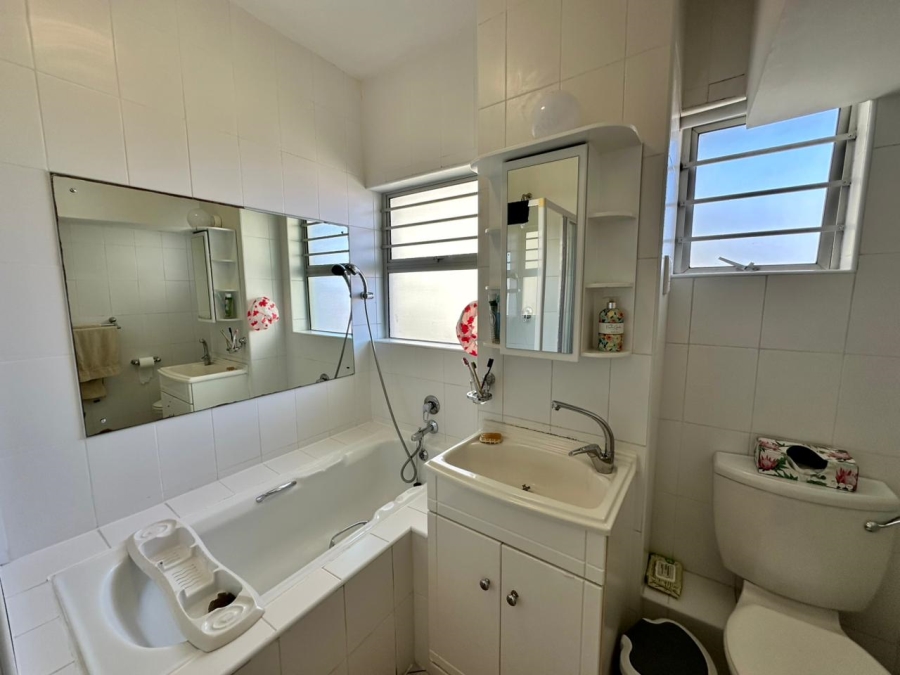 2 Bedroom Property for Sale in Sea Point Western Cape